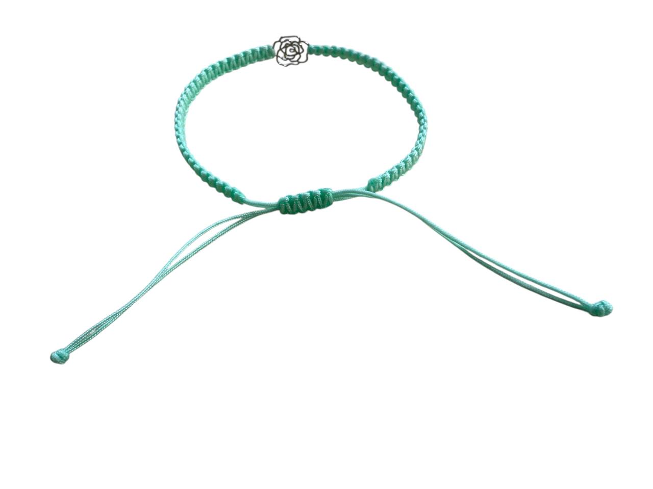 Handgefertigtes Makramee Armband „Rose“ – Mintgrün & Silber Anhänger (10x10mm)
