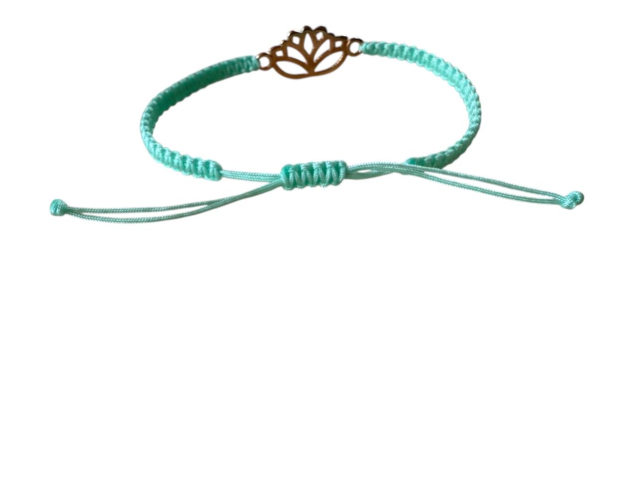 Makramee Armband mit Lotusblüte – Mintgrün & Roségold | Handgemacht & Verstellbar