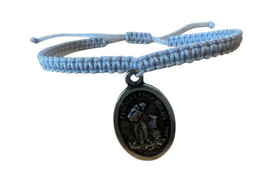 Makramee Armband mit silberfarbenem Heiligenbild – Grau, Handgemacht & verstellbar (16–20 cm)
