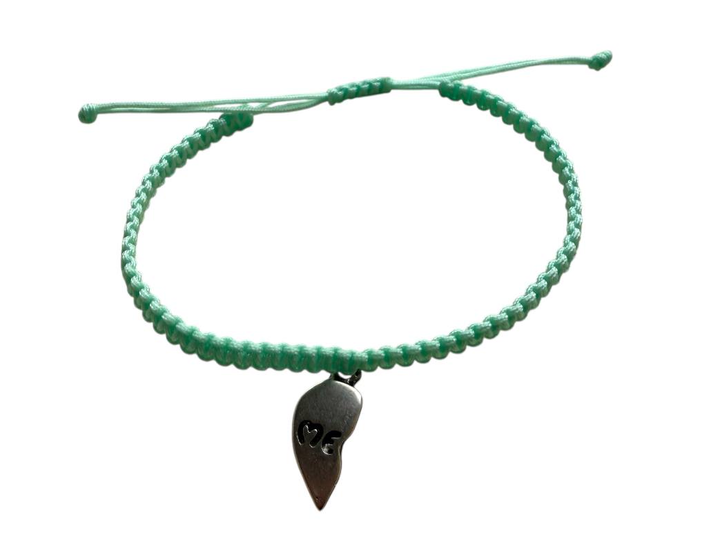 Handgemachtes Makramee-Armband-Set – Mintgrün mit halben Herz-Anhängern "Me" & "You" – Verstellbar 16–20 cm