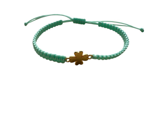 Makramee Armband mit Kleeblatt – Gold – Dein handgemachter Glücksbringer in Wunschfarbe & Größe (G18)