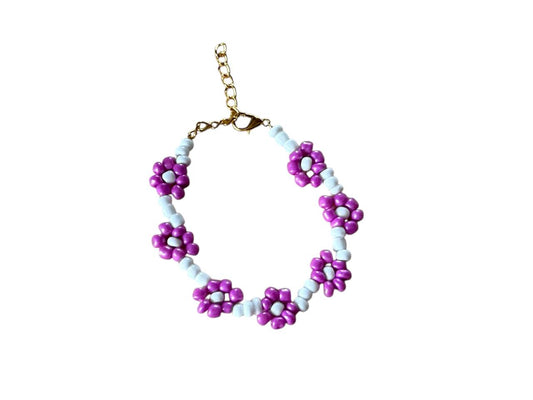 Handgefertigtes Perlenarmband mit weißen & pinken Perlenblumen – Goldverschluss | Größen XS-XL + 4cm Verlängerung