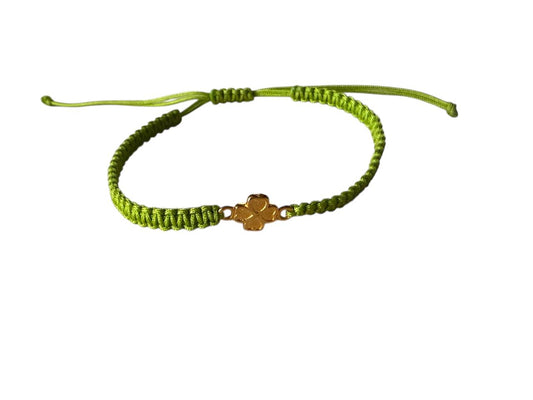 Handgefertigtes Makramee Armband mit goldenem Kleeblatt-Anhänger – 38 Farben & 5 Größen (XS–XL) | Verstellbar (G34)