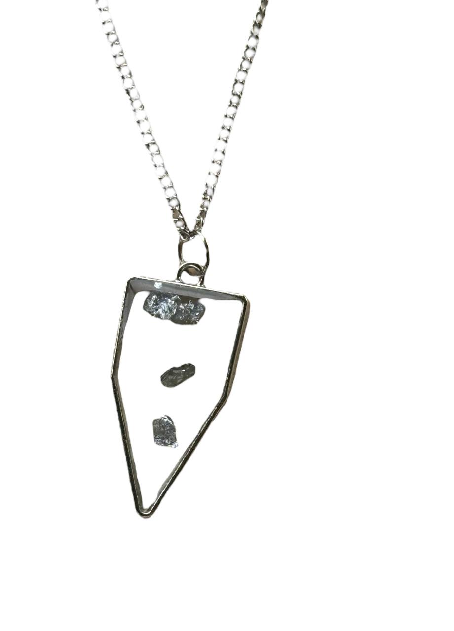 Silberfarbene Halskette mit Epoxidharz-Anhänger – 50 cm – Transparenter Harz mit silbernen Flakes