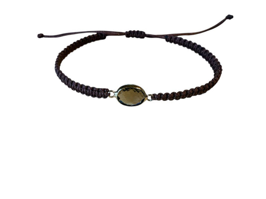Handgefertigtes Makramee Armband mit goldenem Anhänger & braunem Glas – Verstellbar 16-20cm