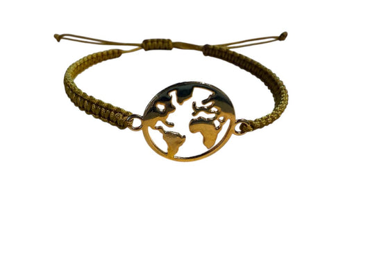 Makramee Armband Gold mit Weltkarten-Anhänger | Handgemachter Reiseschmuck verstellbar 16–20cm
