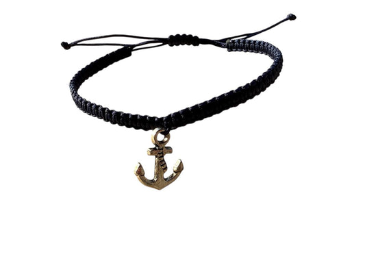 Makramee Armband mit Anker-Anhänger in Silber – maritimer Schmuck in Dunkelblau