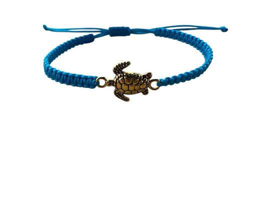 Makramee Armband mit goldener Schildkröte 🐢 – Handgefertigt & individuell anpassbar