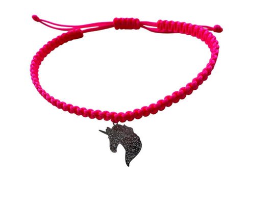 Makramee Armband Neonpink mit silbernem Einhorn 🦄 – Handgemacht & verstellbar