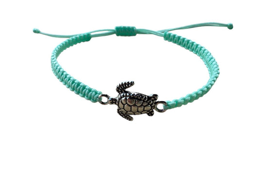 Makramee Armband mit Schildkröten-Anhänger 🐢 – Mintgrün & Silber – handgemacht & größenverstellbar