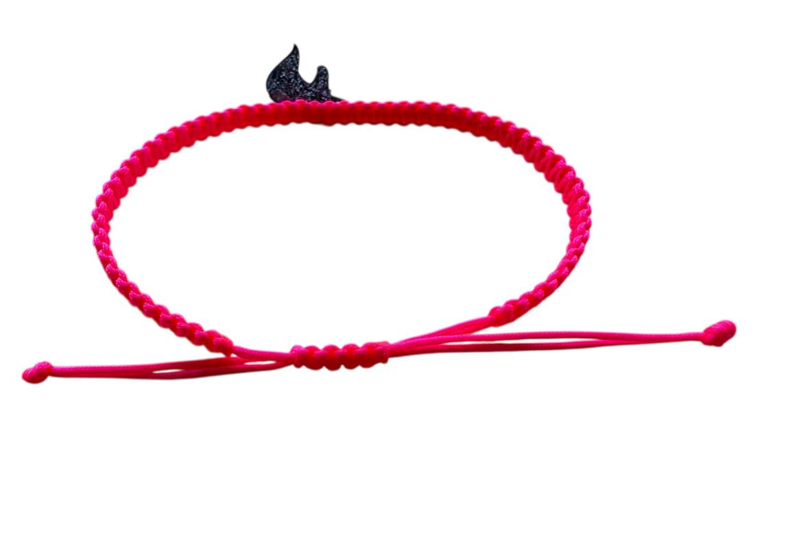 Makramee Armband Neonpink mit silbernem Einhorn 🦄 – Handgemacht & verstellbar