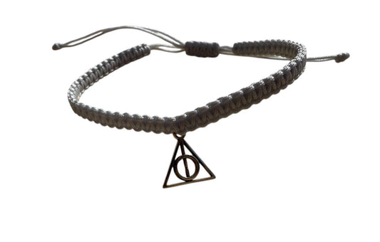 Makramee-Armband „Heiligtümer des Todes“ 🧙‍♂ Grau & Silber | Handgemacht | Verstellbar 16–20 cm