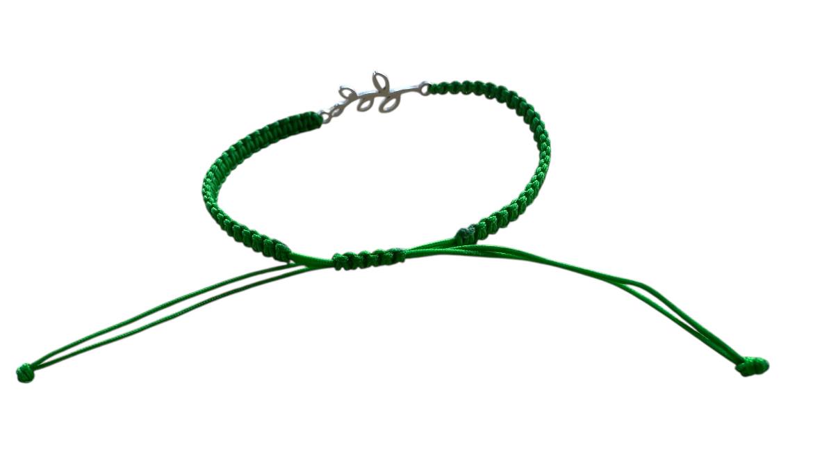 Makramee Armband mit Zweiganhänger 🌿 | Handgefertigt | Grün & Silber | Verstellbar