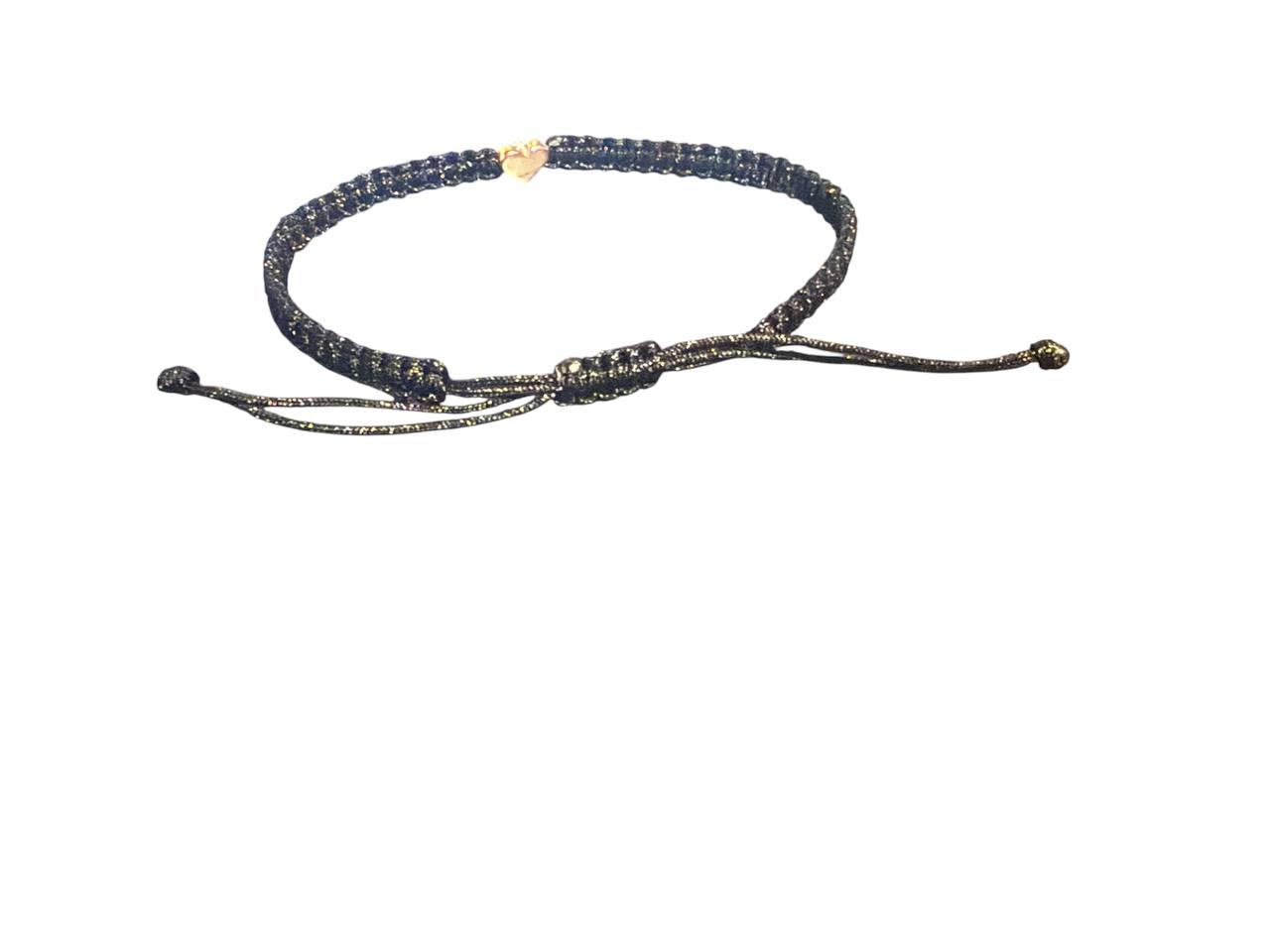 Makramee Armband Schwarz mit Herz Anhänger in Roségold – Handgefertigt & verstellbar (16–20 cm)