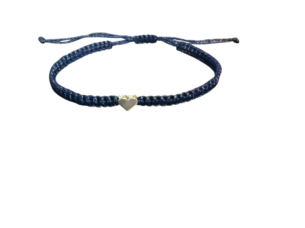 Handgemachtes Makramee Armband Dunkelblau mit Herz Anhänger in Silber – Verstellbar (16–20 cm)