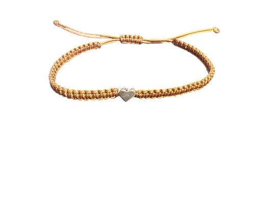 Makramee Armband Hellbraun mit Herz Anhänger in Silber – Handgemacht & Verstellbar (16–20 cm)
