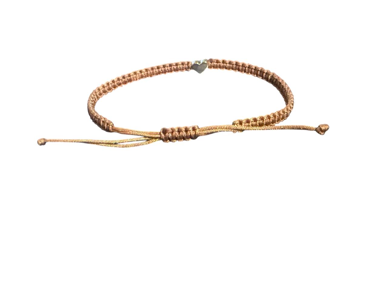 Makramee Armband Hellbraun mit Herz Anhänger in Silber – Handgemacht & Verstellbar (16–20 cm)