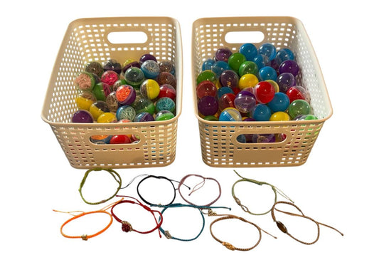 ✨ Mystery Balls Makramee-Armband – Zufällige Farbe & Charm | Über 100 Charms & 50 Bandfarben 🎁🧵