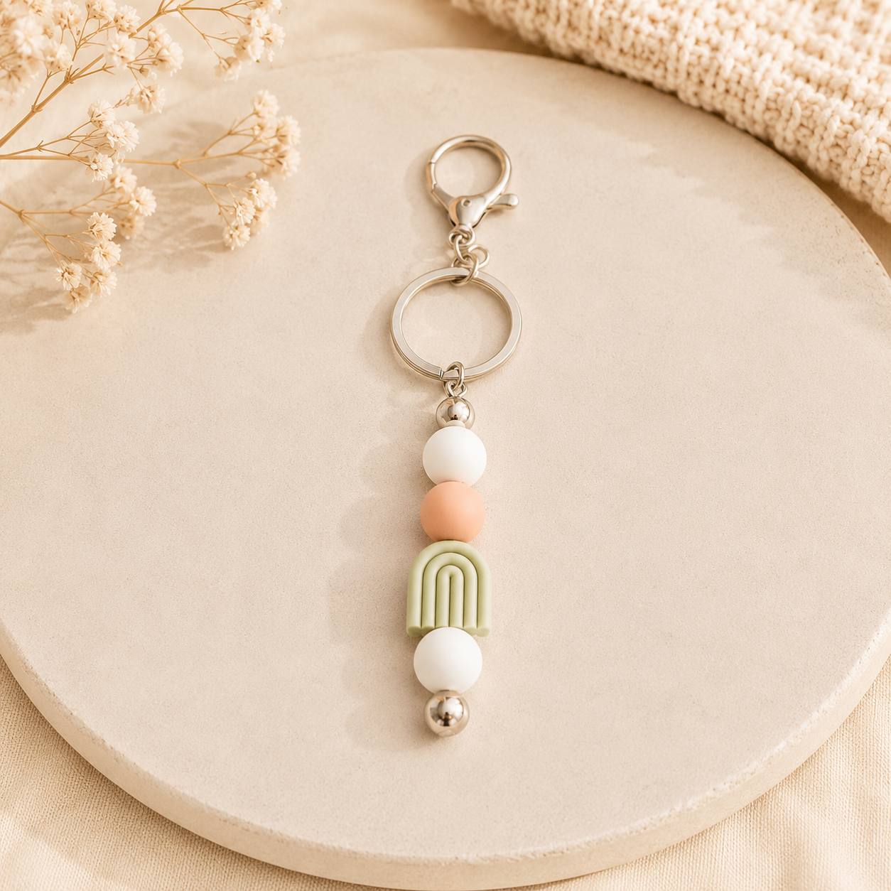 Boho Schlüsselanhänger Regenbogen Grün – Taschenanhänger aus Edelstahl & Silikon | Handgefertigt 15 cm