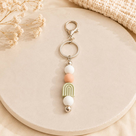 Boho Schlüsselanhänger Regenbogen Grün – Taschenanhänger aus Edelstahl & Silikon | Handgefertigt 15 cm