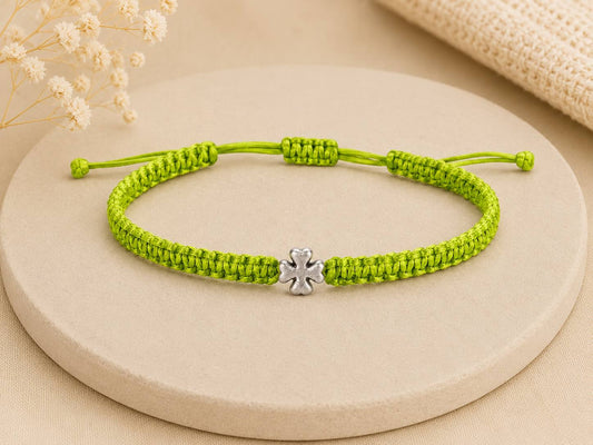 Makramee Armband Kleeblatt – Verstellbares Edelstahl Glücksarmband | 38 Bandfarben & 5 Größen