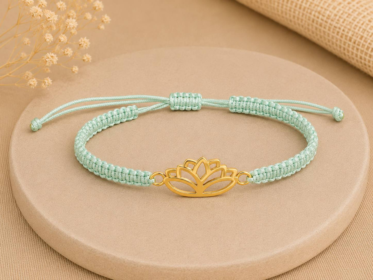 Makramee Armband Lotusblüte Gold – Verstellbares Edelstahl Armband | 38 Bandfarben & 5 Größen