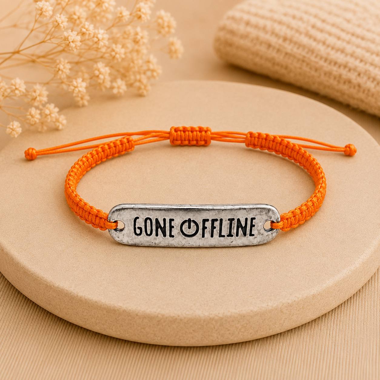 Makramee Armband "Gone Offline" Silber – Handgefertigtes Wunscharmband aus Edelstahl | Verstellbares Freundschaftsarmband | Digital Detox | 38 Bandfarben