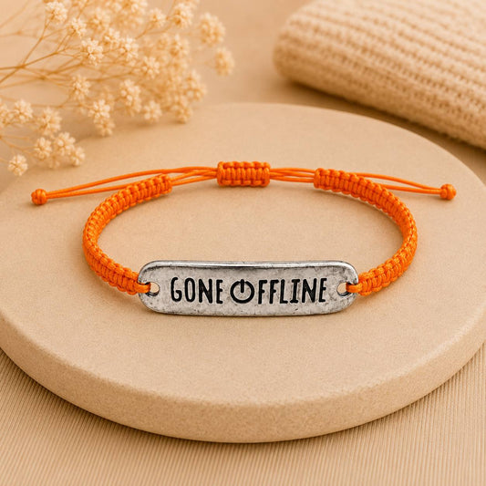 Makramee Armband "Gone Offline" Silber – Handgefertigtes Wunscharmband aus Edelstahl | Verstellbares Freundschaftsarmband | Digital Detox | 38 Bandfarben